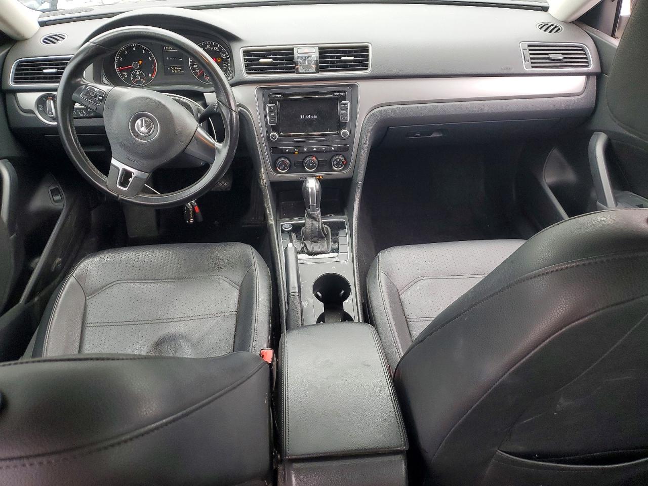 2015 VOLKSWAGEN PASSAT S photo 15