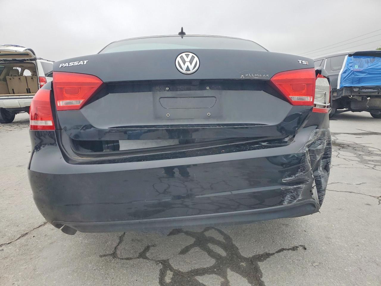 2015 VOLKSWAGEN PASSAT S photo 11