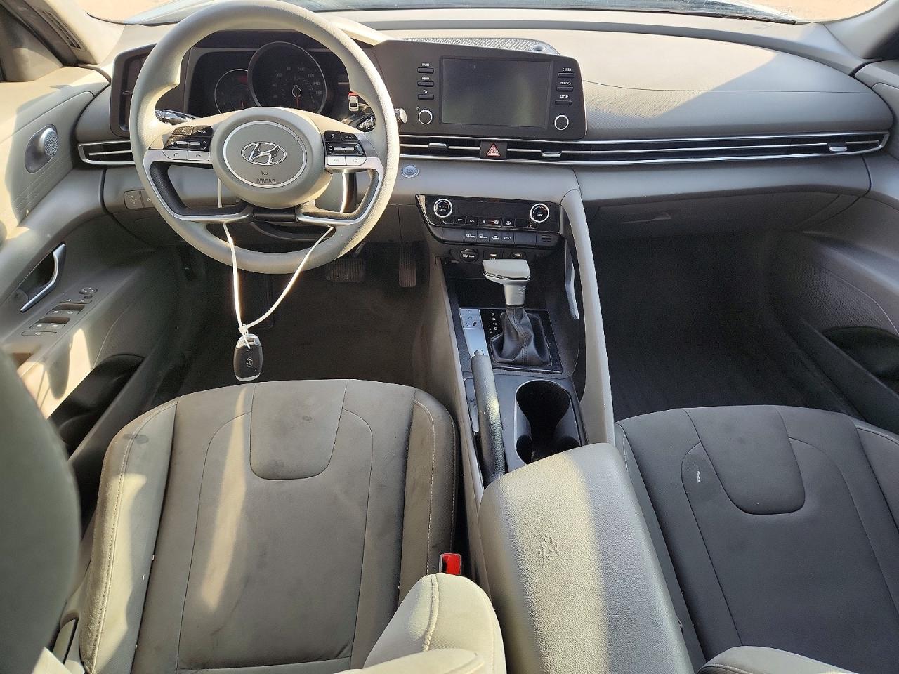 2022 HYUNDAI ELANTRA SEL photo 8
