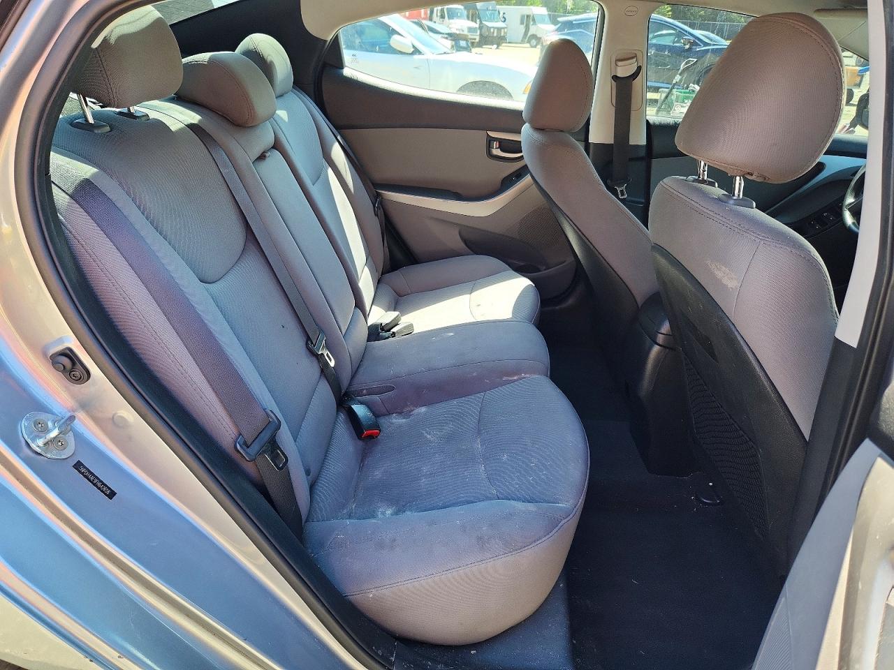 2015 HYUNDAI ELANTRA SE photo 28