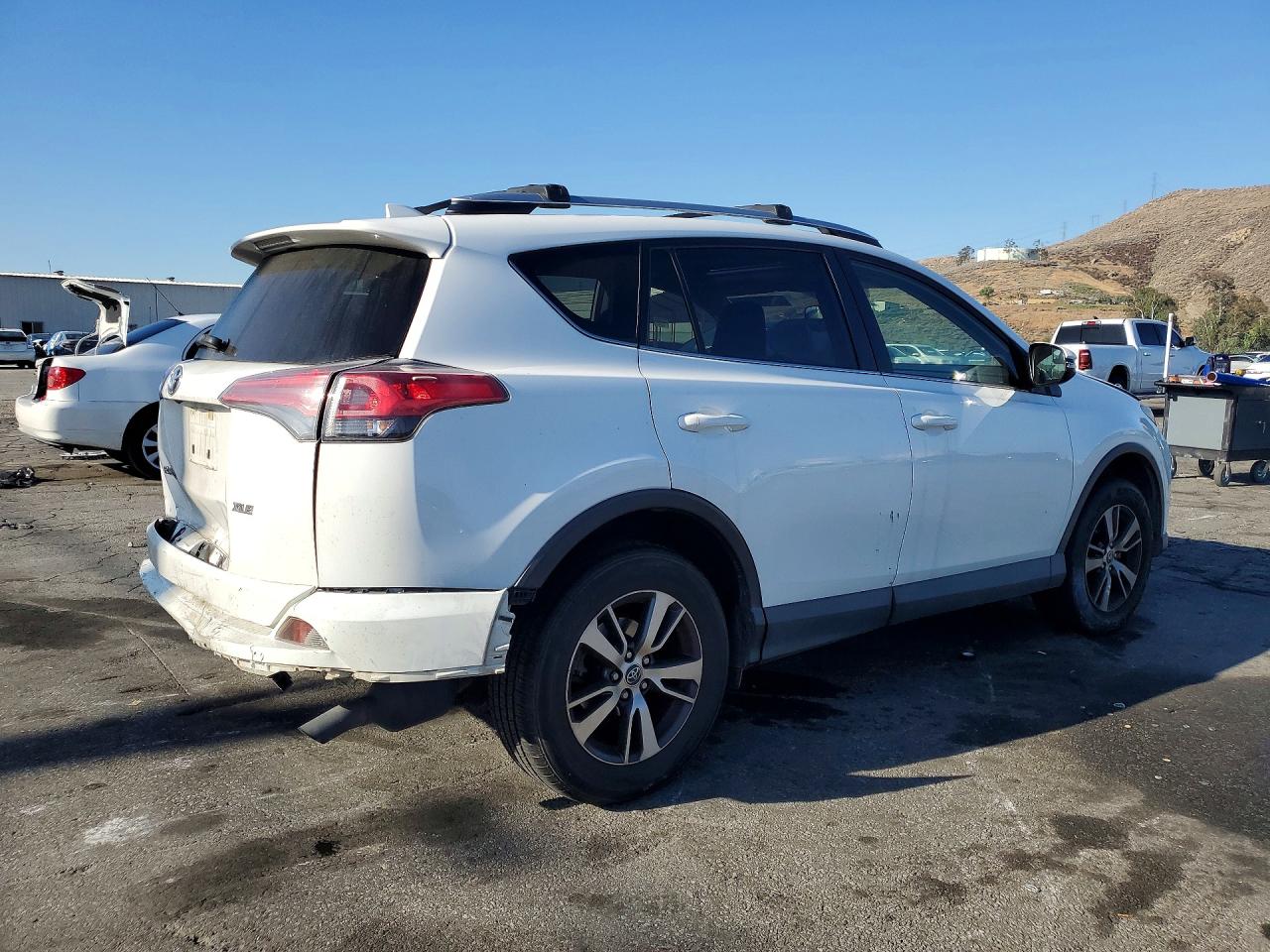 2016 TOYOTA RAV4 XLE photo 7