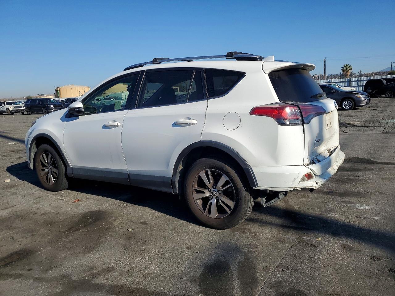 2016 TOYOTA RAV4 XLE photo 4