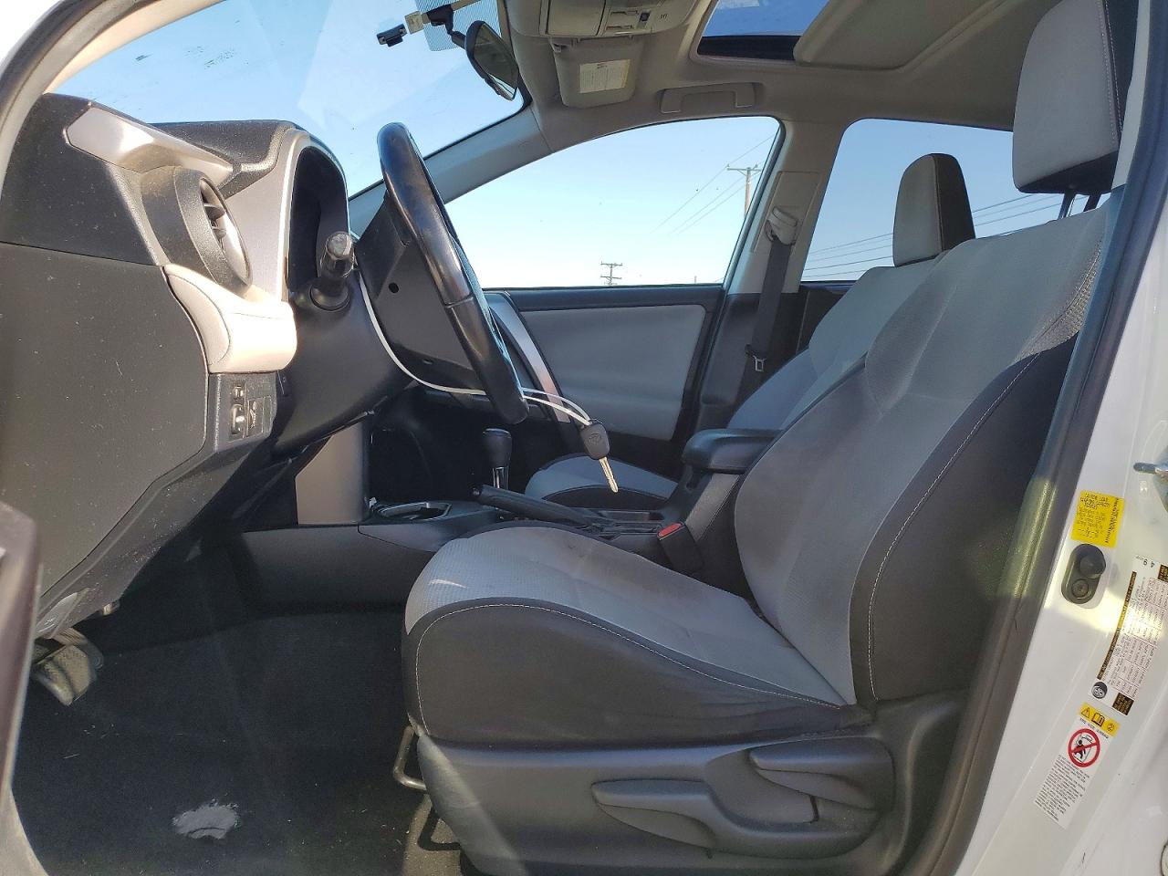 2016 TOYOTA RAV4 XLE photo 19