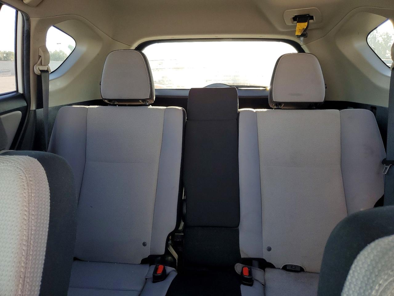 2016 TOYOTA RAV4 XLE photo 28