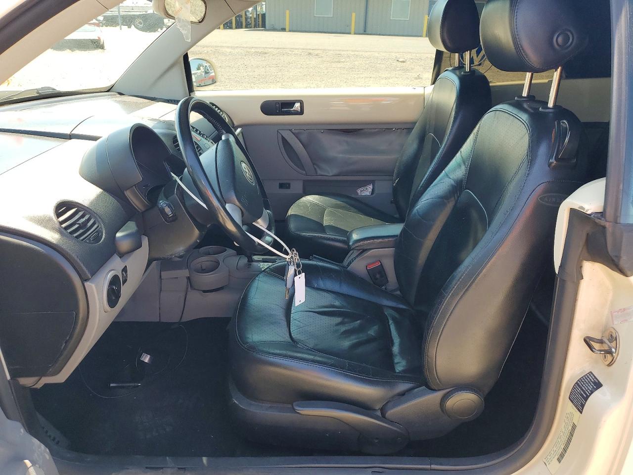 2005 VOLKSWAGEN NEW BEETLE GLS photo 13