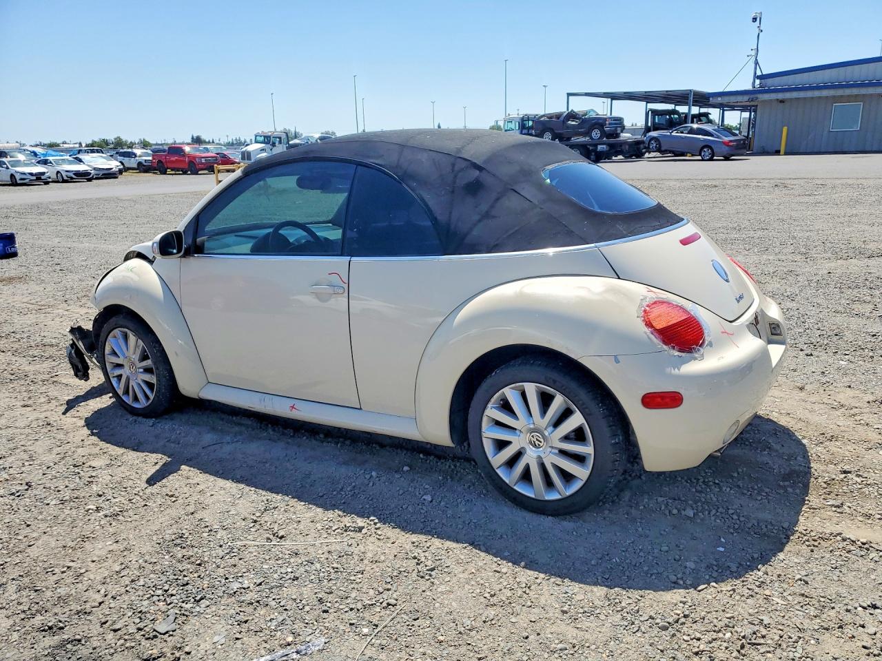2005 VOLKSWAGEN NEW BEETLE GLS photo 3