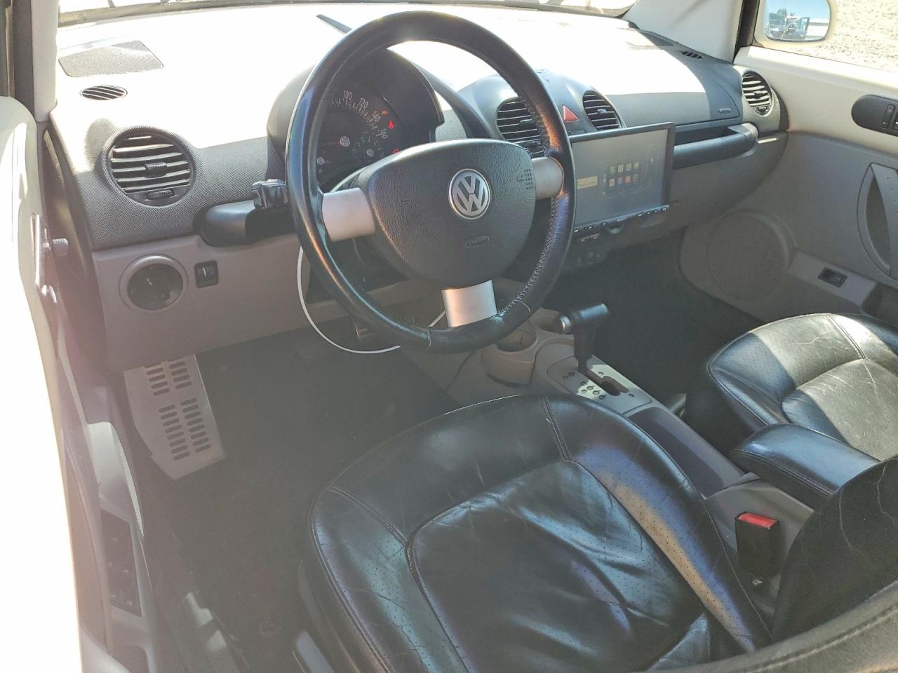 2005 VOLKSWAGEN NEW BEETLE GLS photo 15