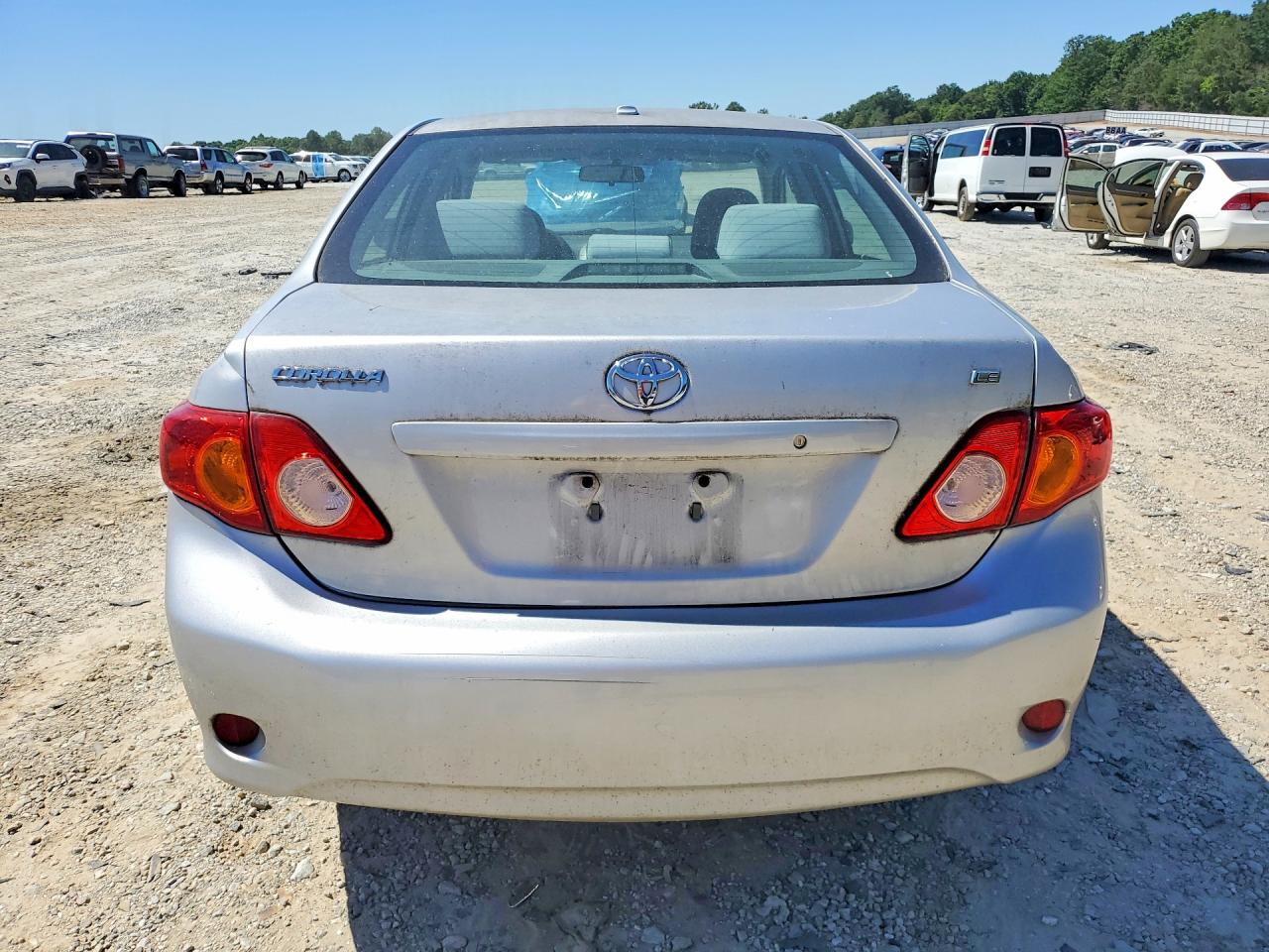 2010 TOYOTA COROLLA LE photo 11