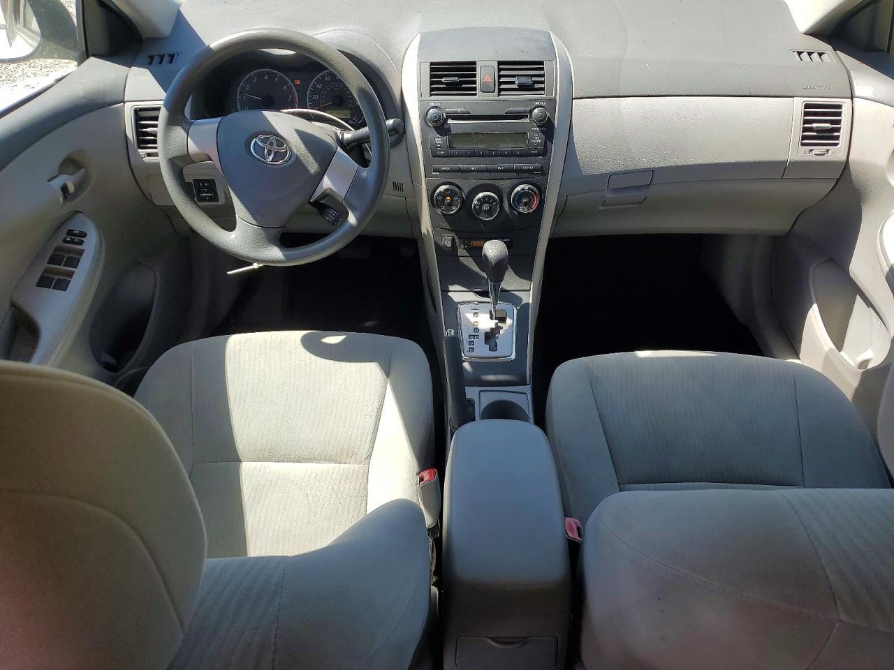 2010 TOYOTA COROLLA LE photo 15