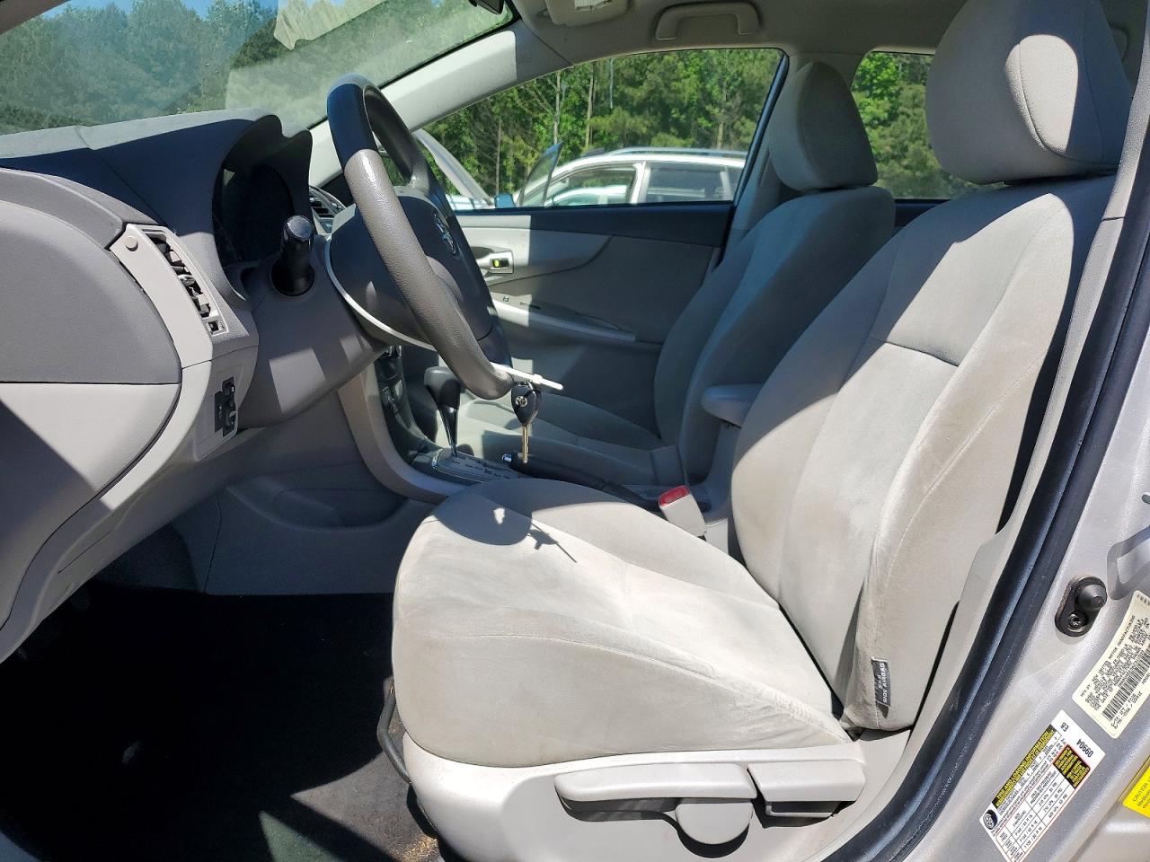 2010 TOYOTA COROLLA LE photo 13