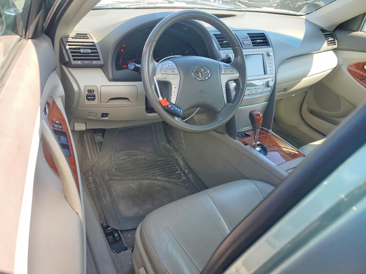2011 TOYOTA CAMRY XLE photo 15
