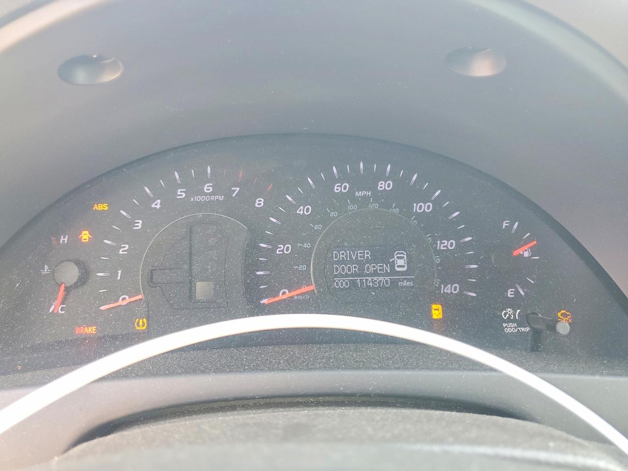 2011 TOYOTA CAMRY XLE photo 17