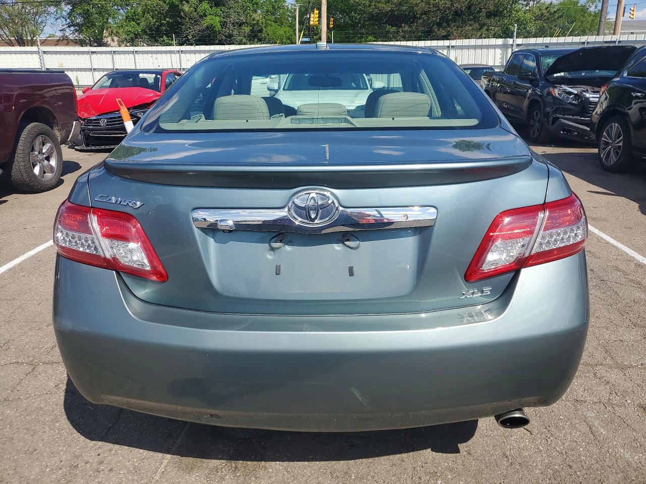 2011 TOYOTA CAMRY XLE photo 11