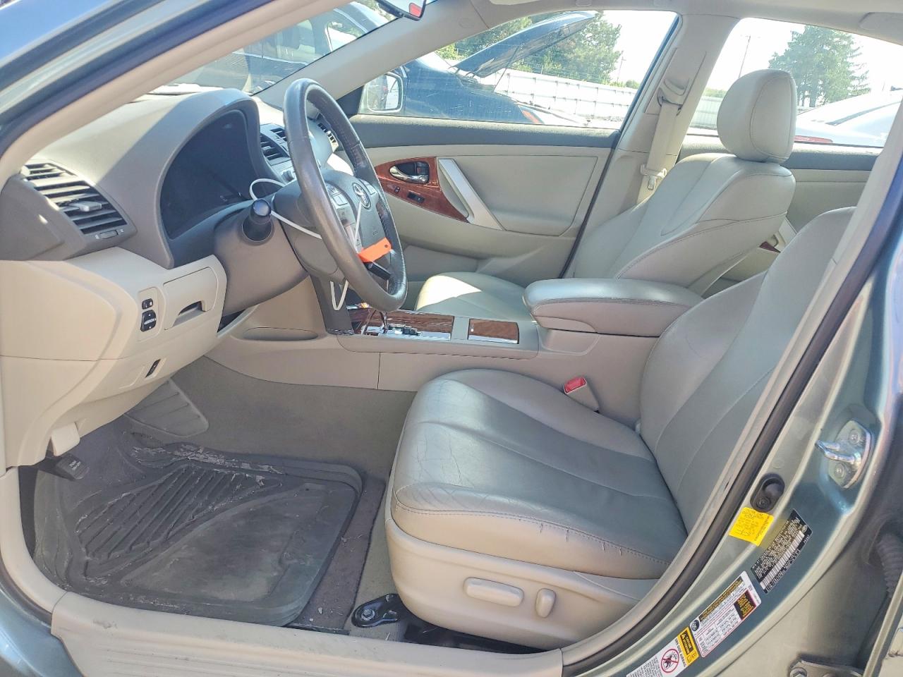 2011 TOYOTA CAMRY XLE photo 13
