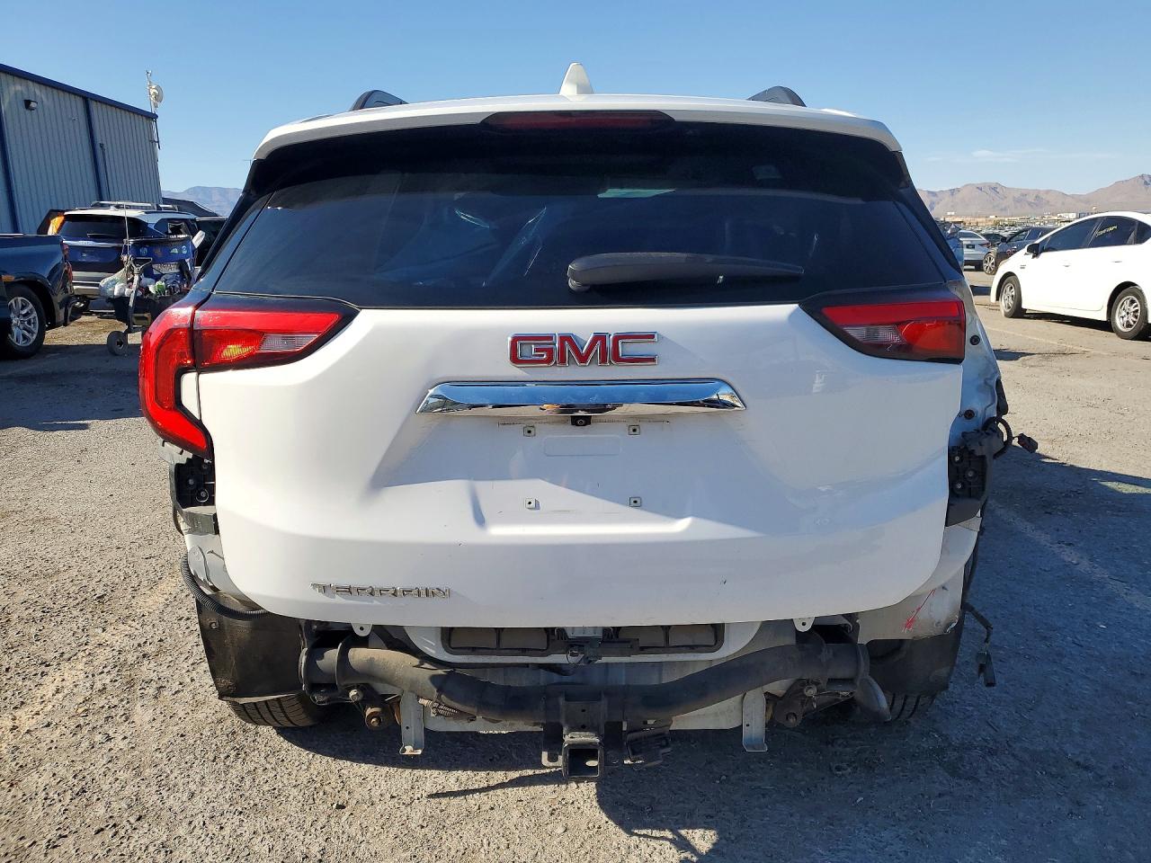 2020 GMC TERRAIN SLE photo 11