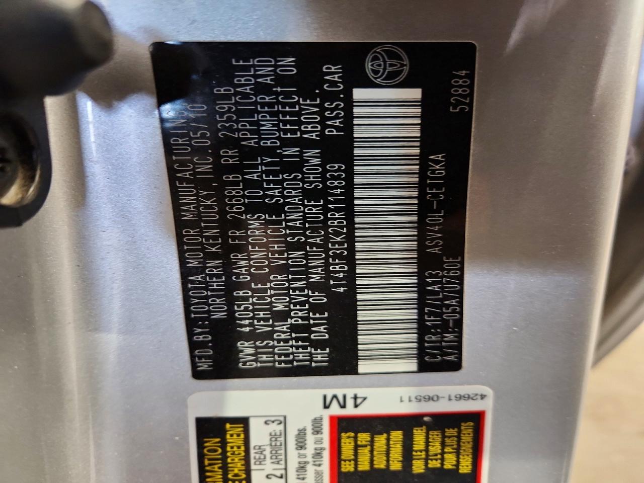 2011 TOYOTA CAMRY XLE photo 23