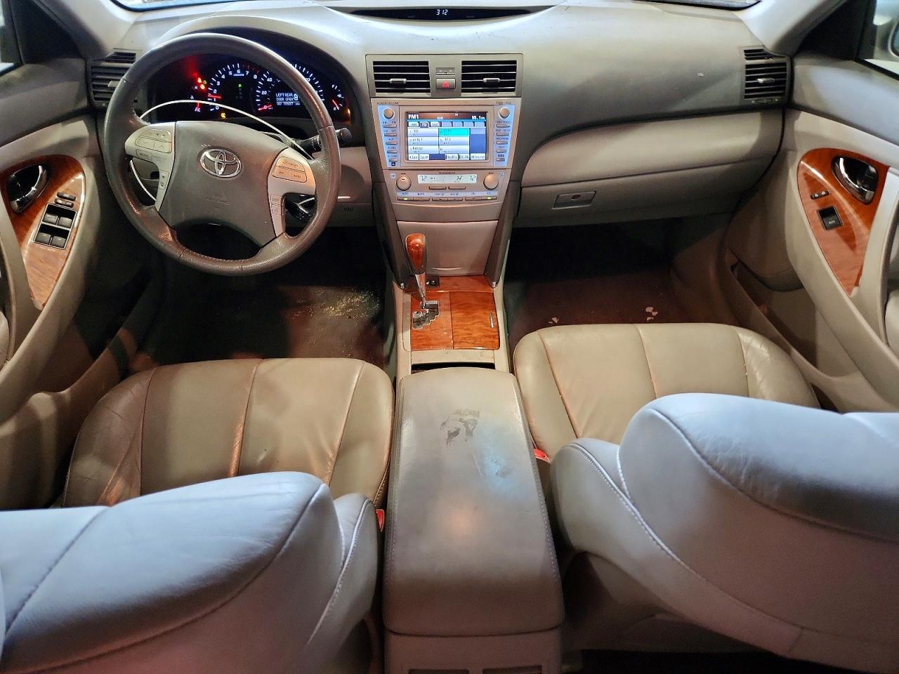 2011 TOYOTA CAMRY XLE photo 15