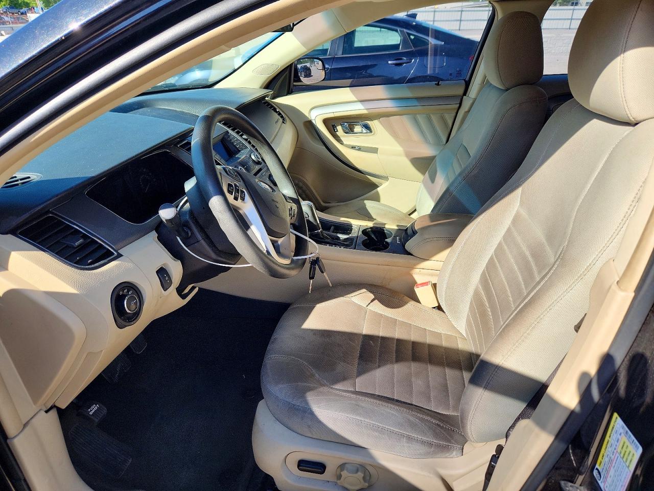 2014 FORD TAURUS SE photo 19