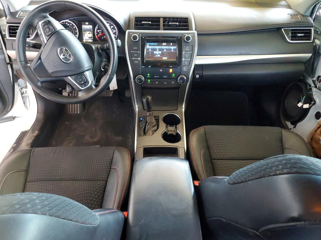 2015 TOYOTA CAMRY SE photo 15