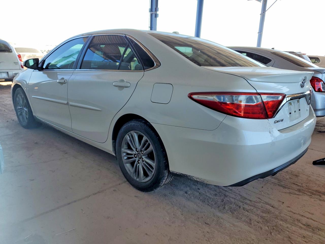 2015 TOYOTA CAMRY SE photo 3