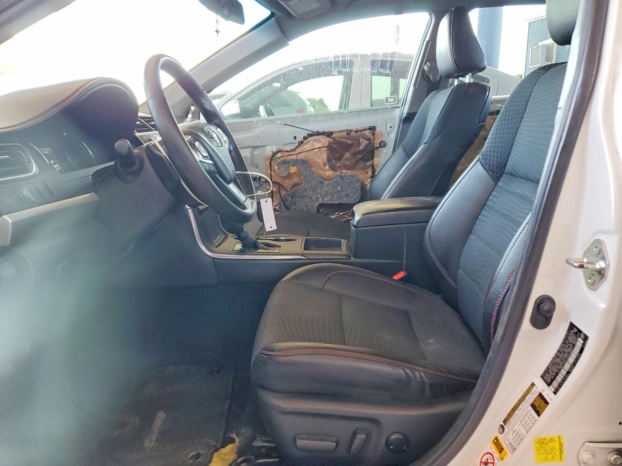 2015 TOYOTA CAMRY SE photo 13