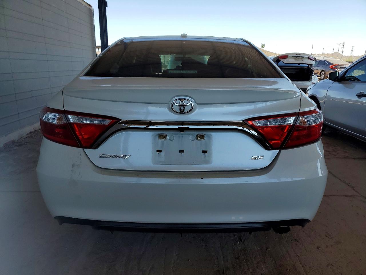 2015 TOYOTA CAMRY SE photo 11