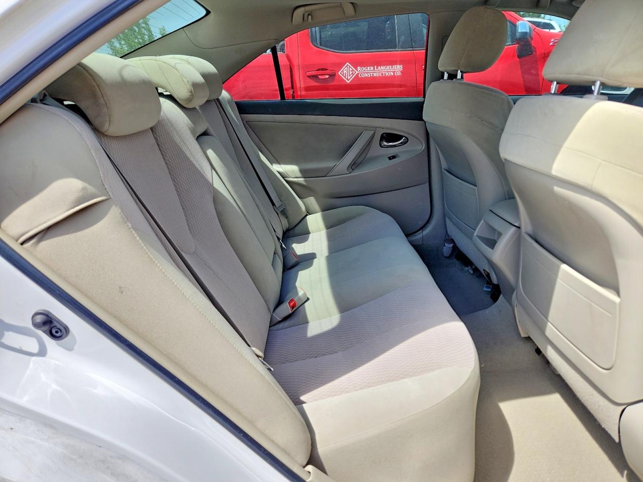 2010 TOYOTA CAMRY LE photo 19