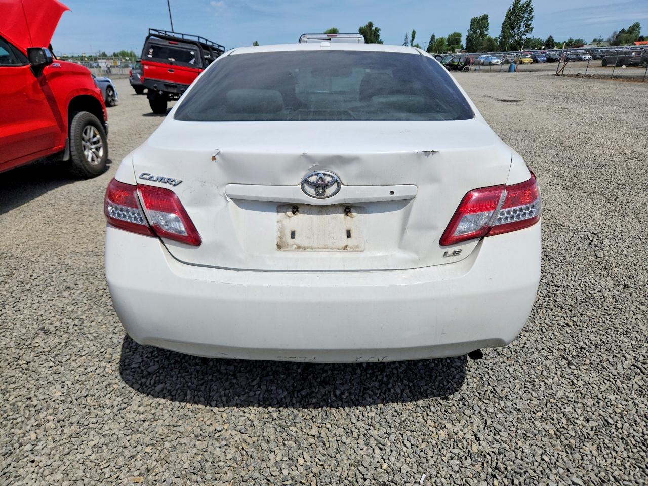 2010 TOYOTA CAMRY LE photo 11