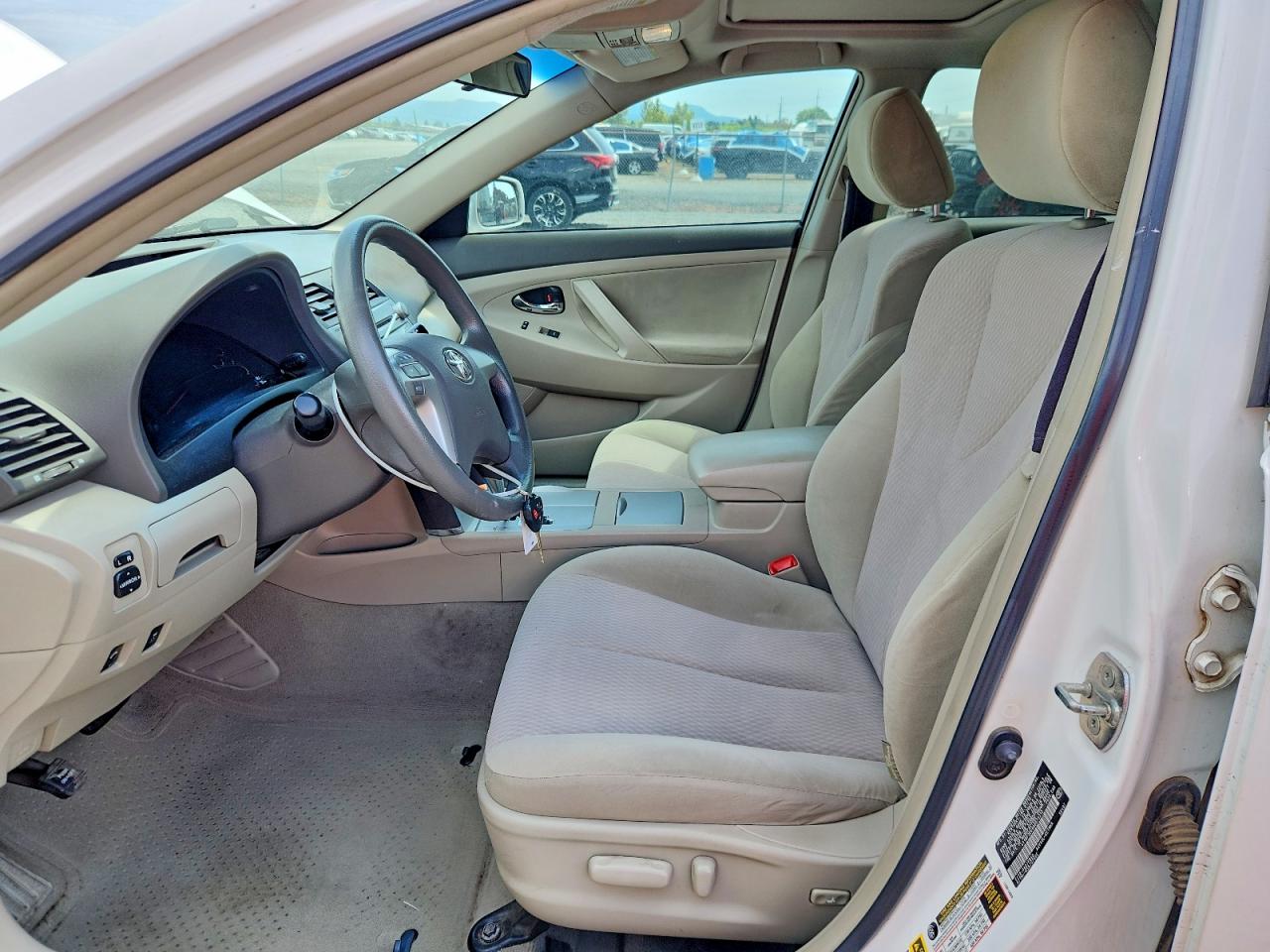 2010 TOYOTA CAMRY LE photo 13