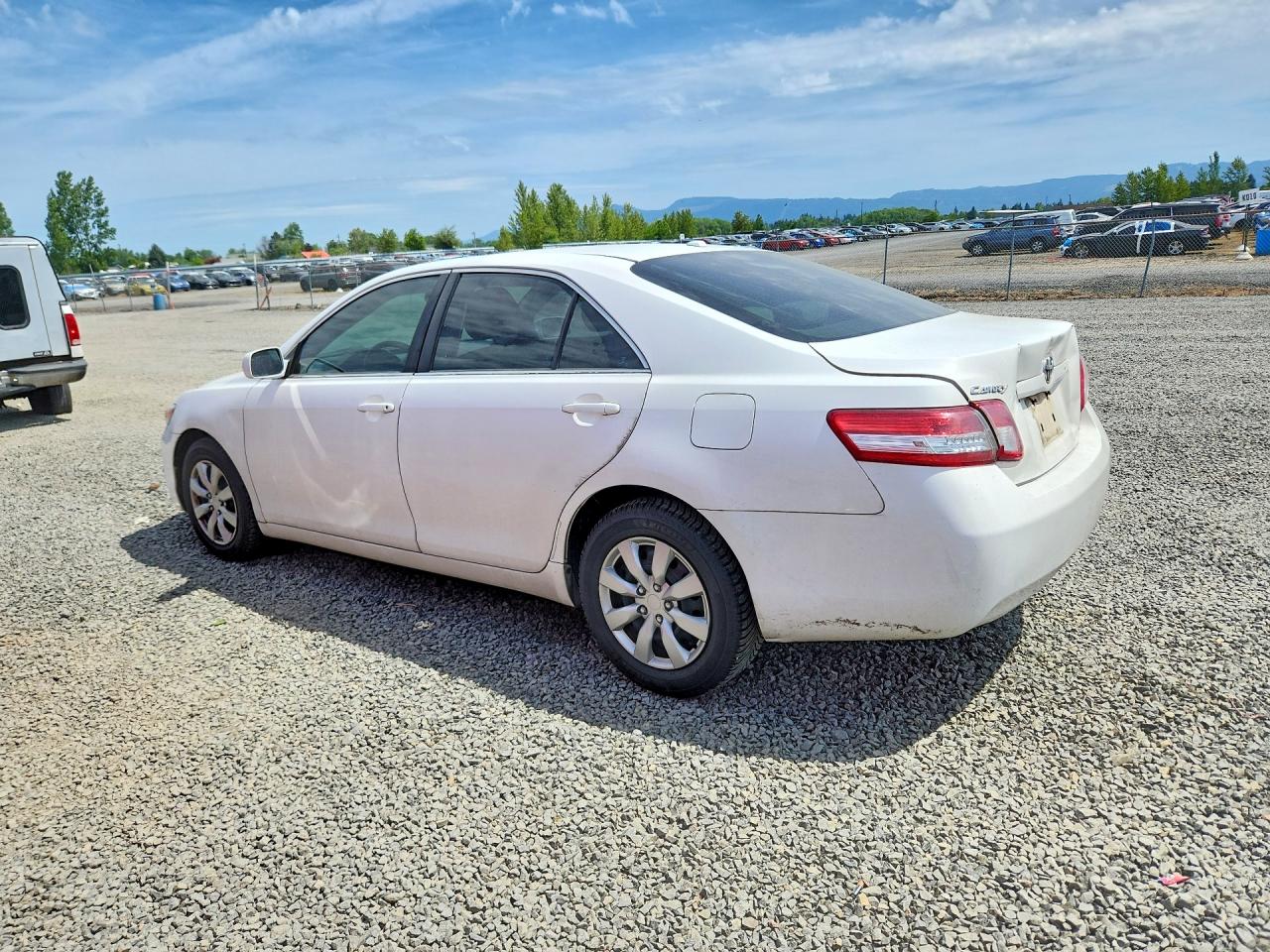 2010 TOYOTA CAMRY LE photo 3