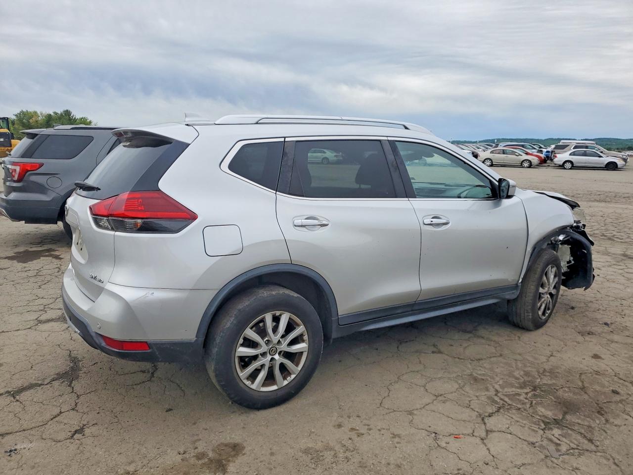 2019 NISSAN ROGUE SV photo 7