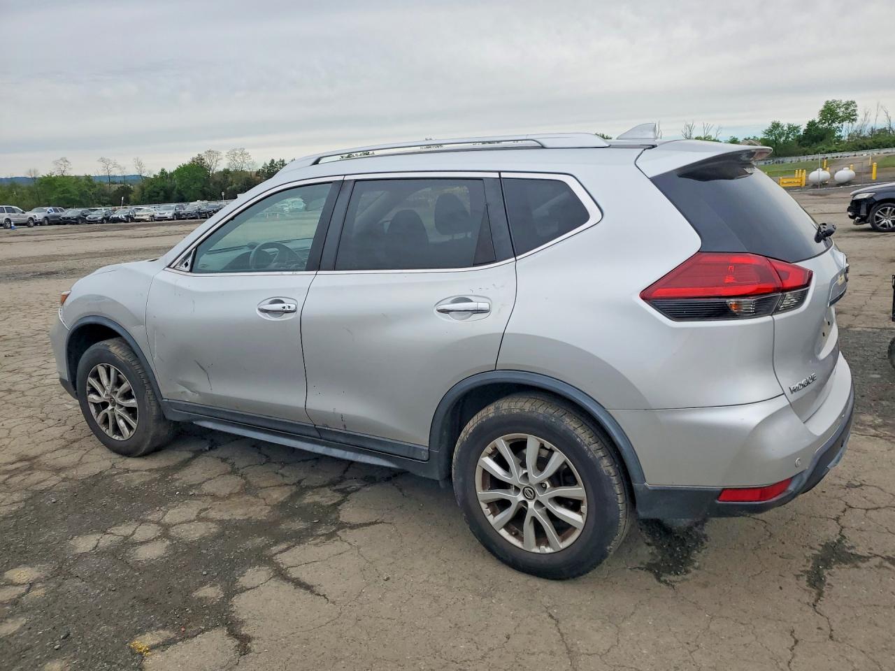 2019 NISSAN ROGUE SV photo 4