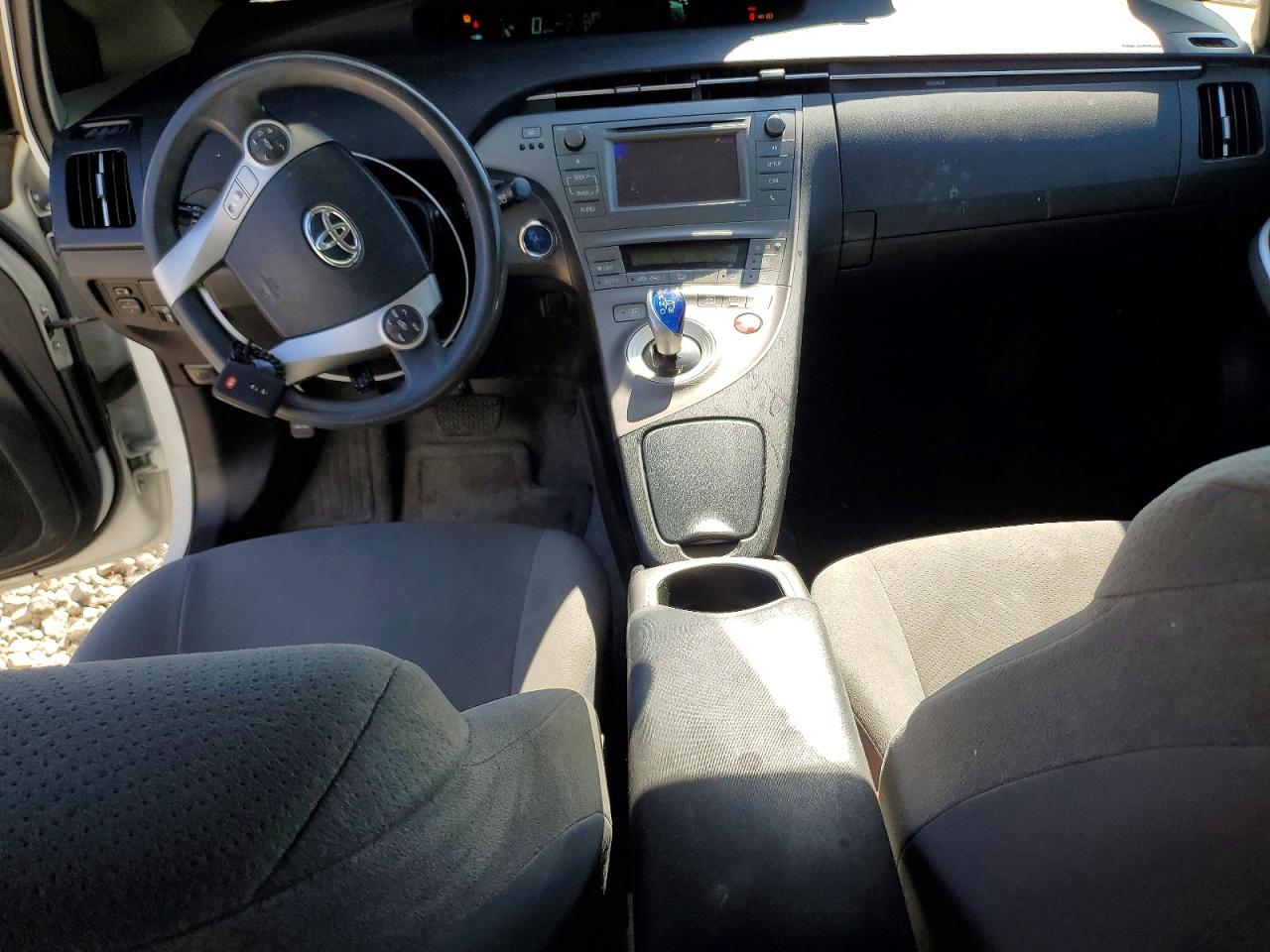 2015 TOYOTA PRIUS TWO photo 8