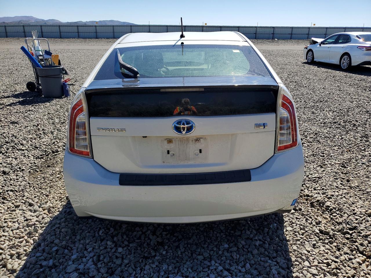 2015 TOYOTA PRIUS TWO photo 6