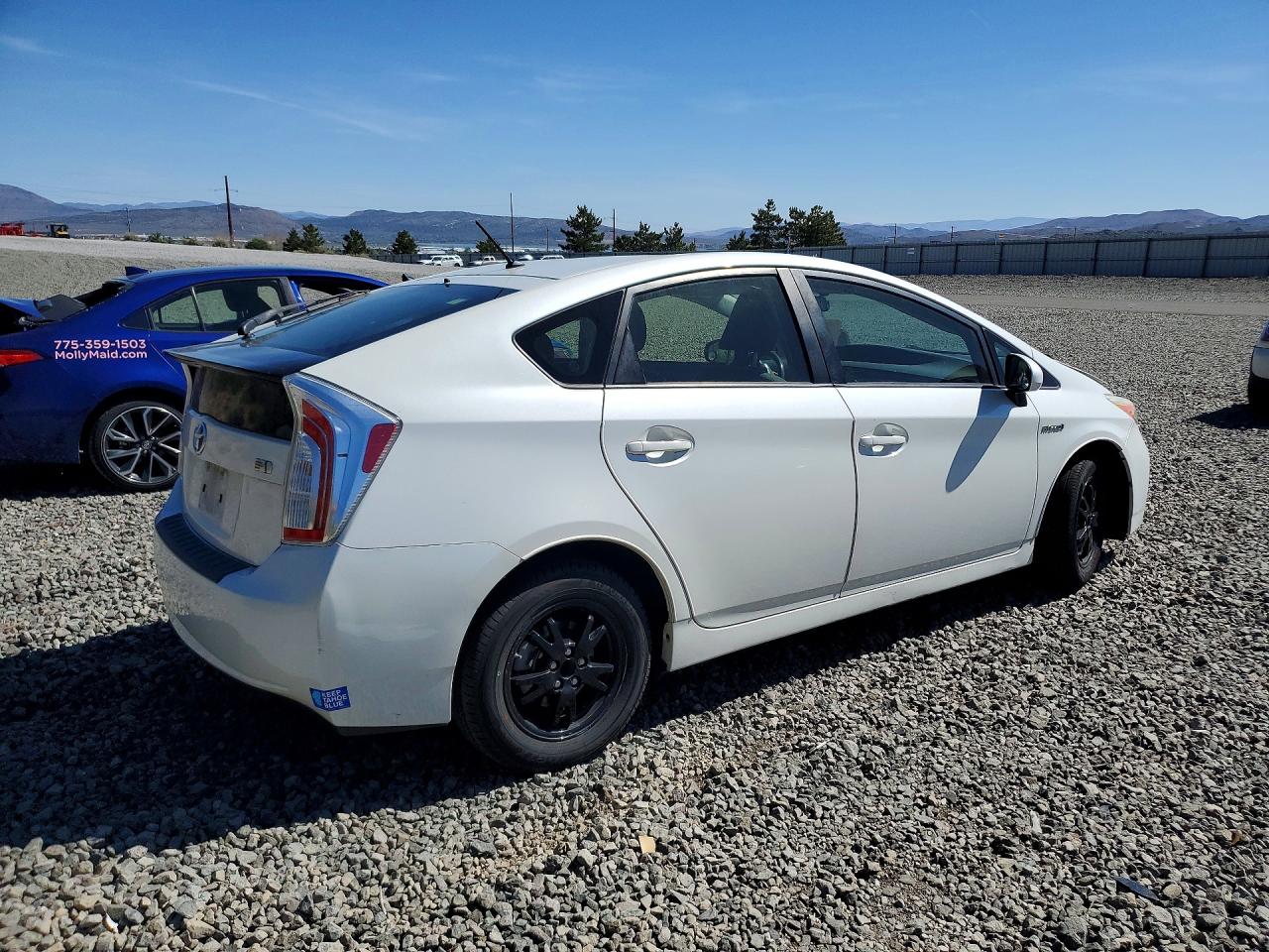 2015 TOYOTA PRIUS TWO photo 3