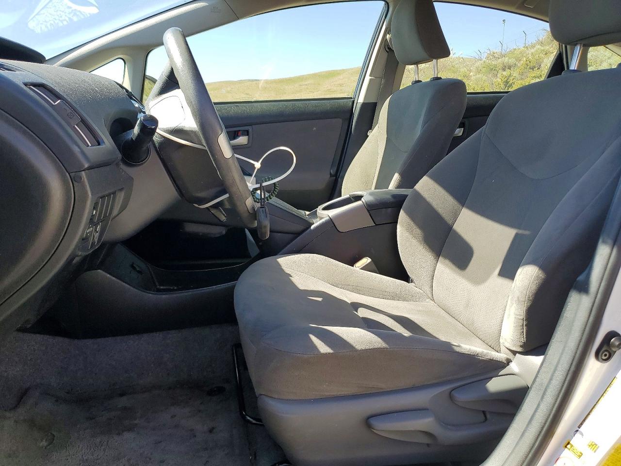 2015 TOYOTA PRIUS TWO photo 7