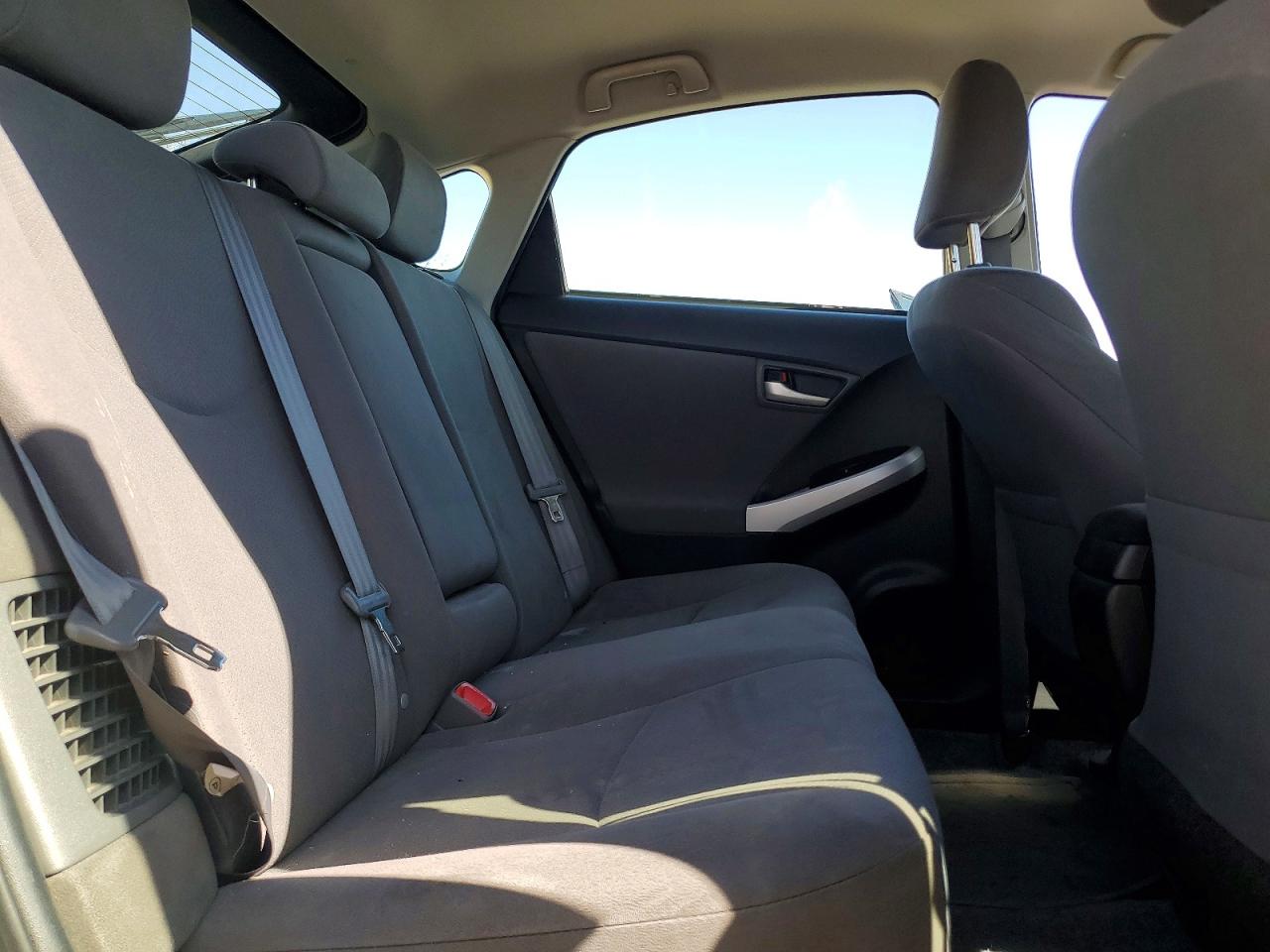 2015 TOYOTA PRIUS TWO photo 11