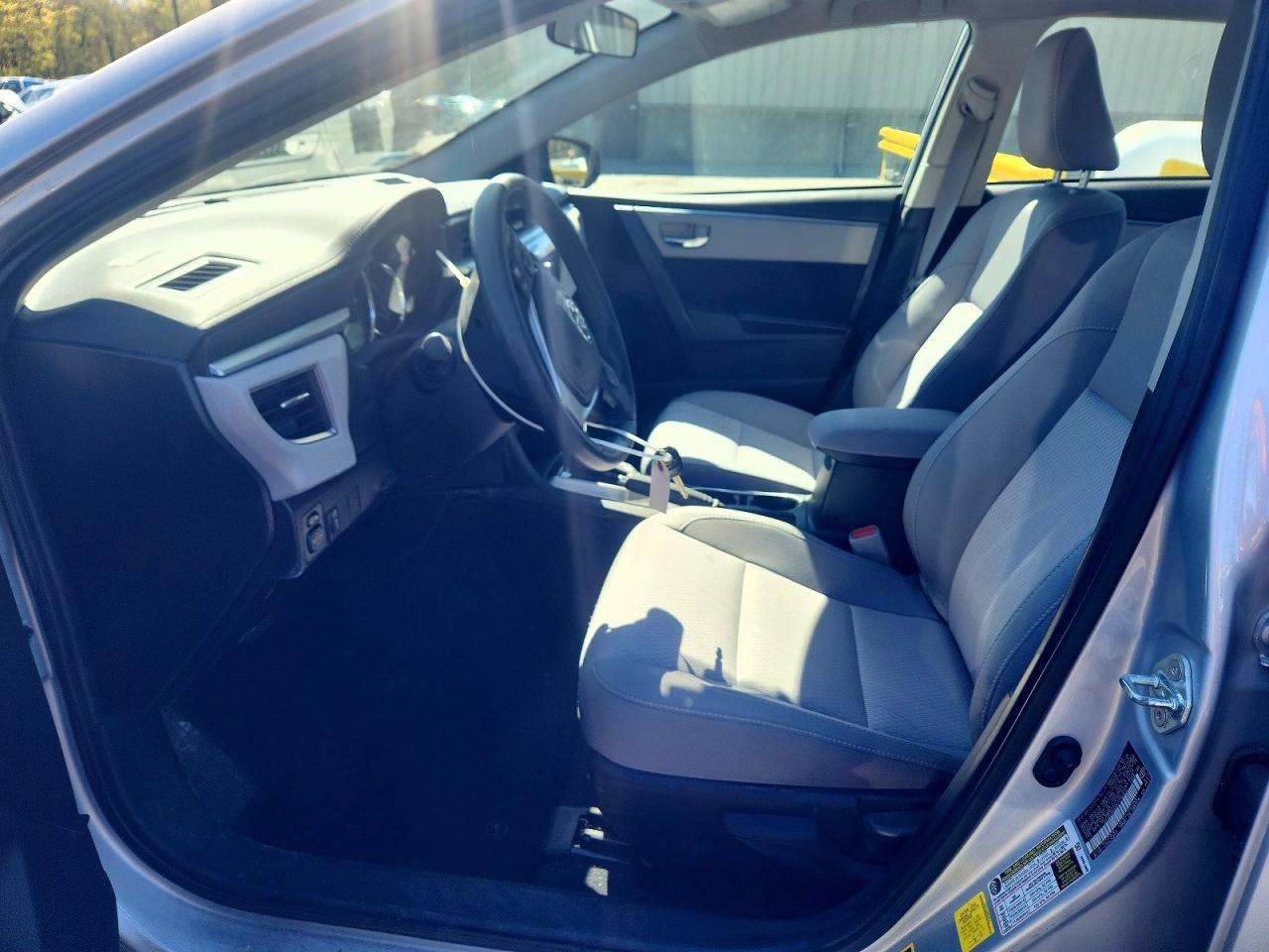 2015 TOYOTA COROLLA LE photo 13