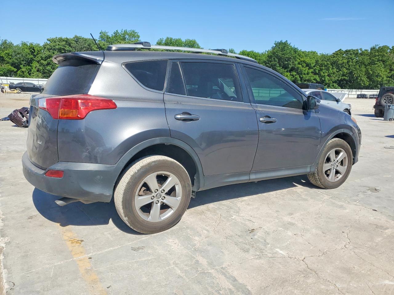 2015 TOYOTA RAV4 XLE photo 7