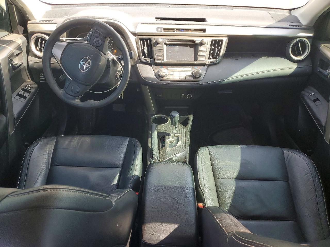 2015 TOYOTA RAV4 XLE photo 22