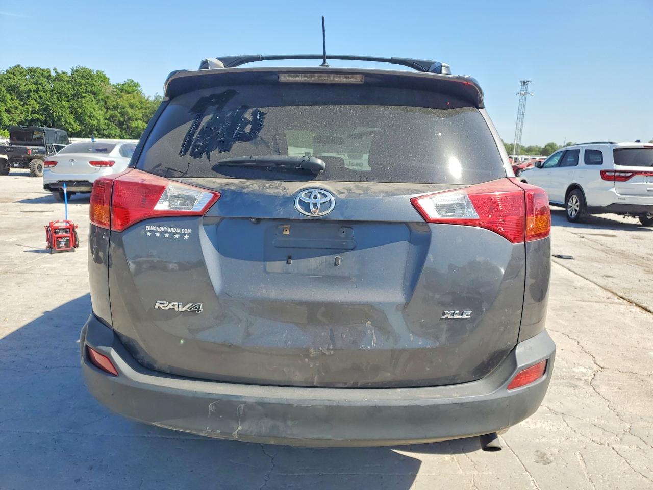 2015 TOYOTA RAV4 XLE photo 16