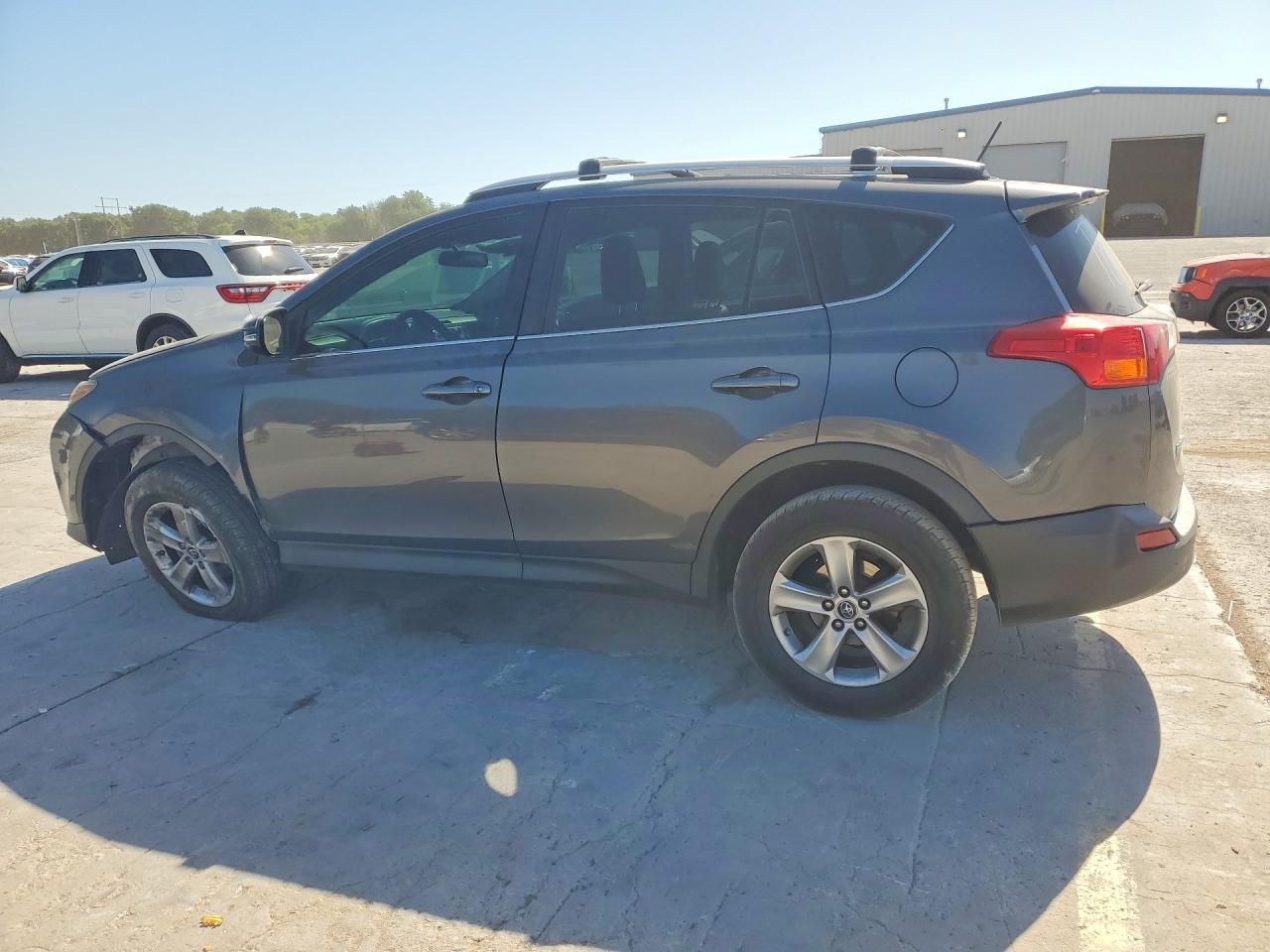 2015 TOYOTA RAV4 XLE photo 4