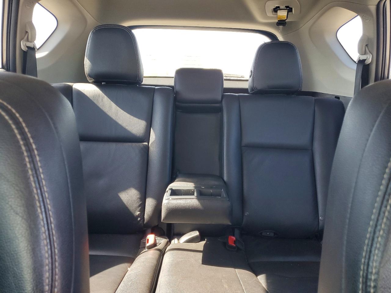 2015 TOYOTA RAV4 XLE photo 28