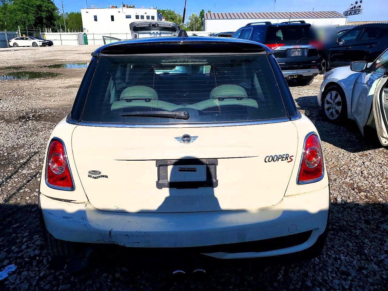 2012 MINI COOPER S photo 11