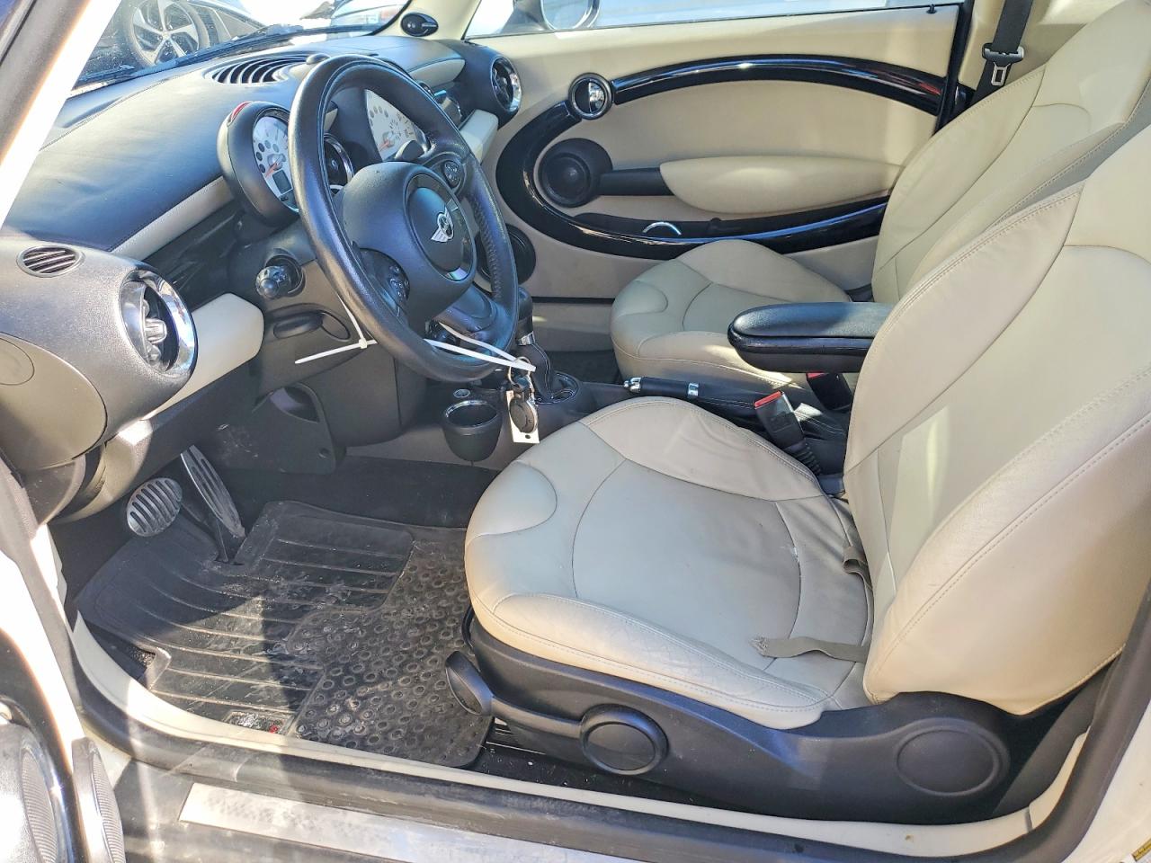 2012 MINI COOPER S photo 13