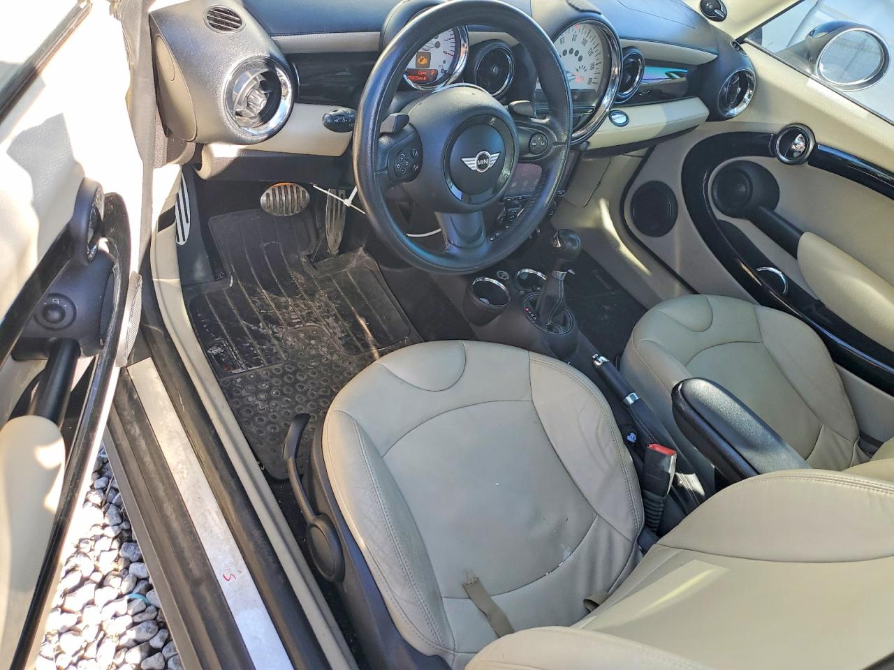 2012 MINI COOPER S photo 15