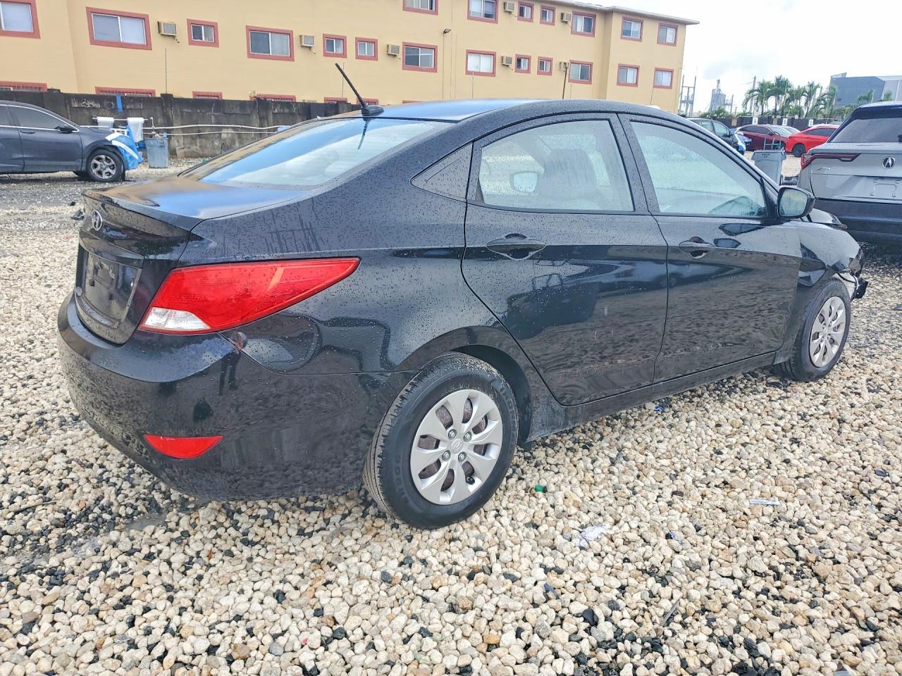 2016 HYUNDAI ACCENT SE photo 3