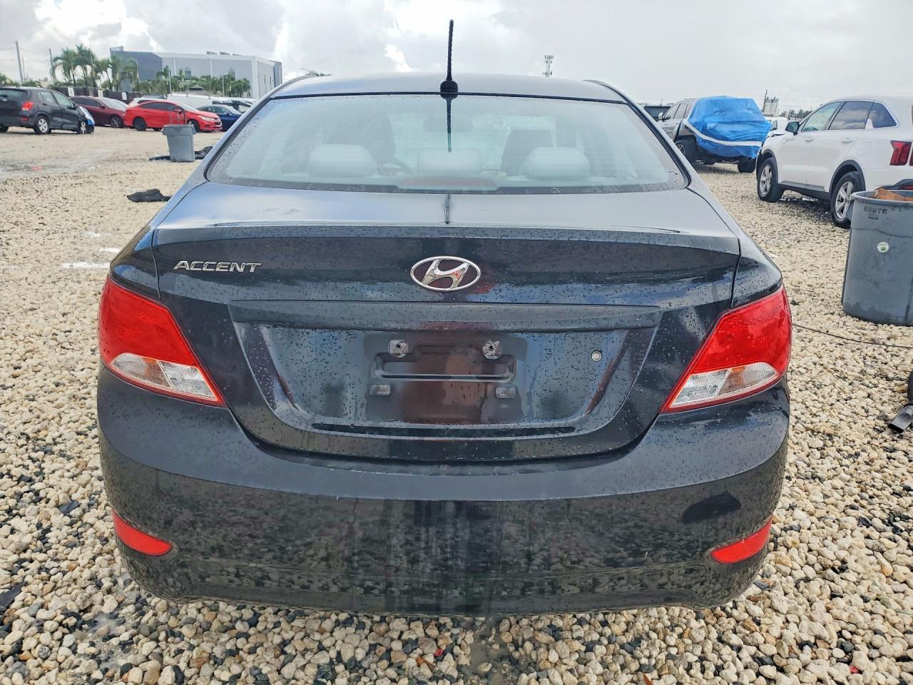 2016 HYUNDAI ACCENT SE photo 6