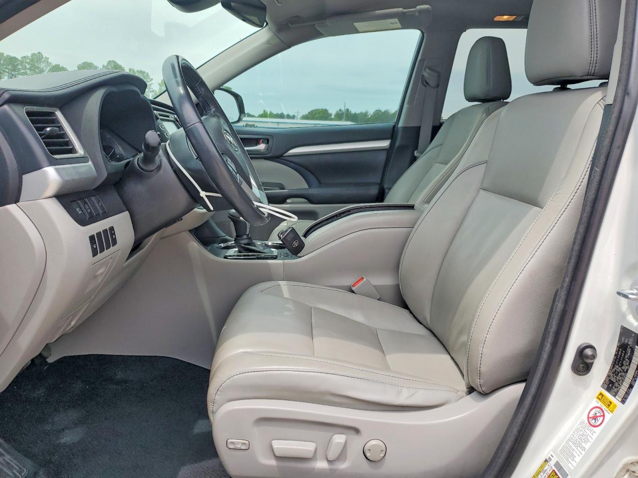 2018 TOYOTA HIGHLANDER XLE photo 13