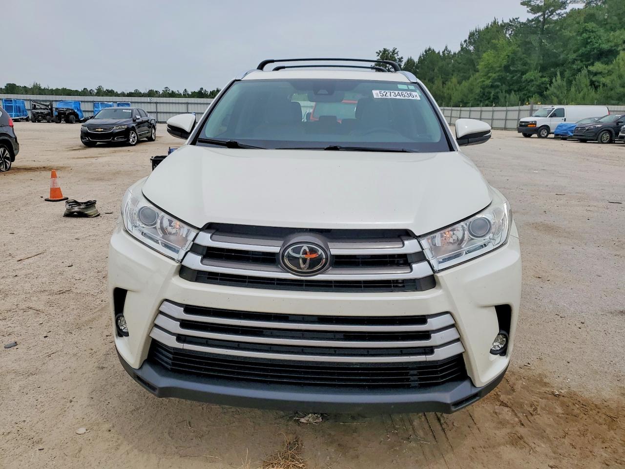2018 TOYOTA HIGHLANDER XLE photo 9